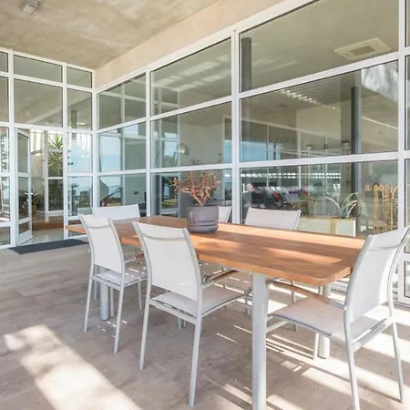 Villa Luxury Beachfront In *